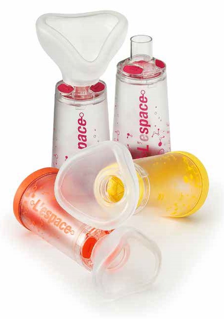 CAMERA DISTANZIATRICE PER EROGATORI SPRAY PREDOSATI L'ESPACE 220ML PER NEONATI SPAZIO MORTO 34ML CON MASCHERA VALVOLA INSPIRAZIONE 2 VALVOLE ESPIRAZIONE CODICE COLORE ARANCIO - Farmadillo